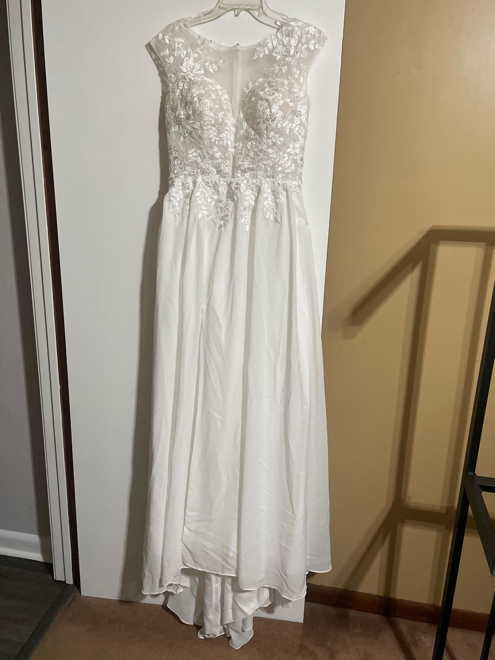 Elegant White Lace Bodice Cap Sleeve Dress